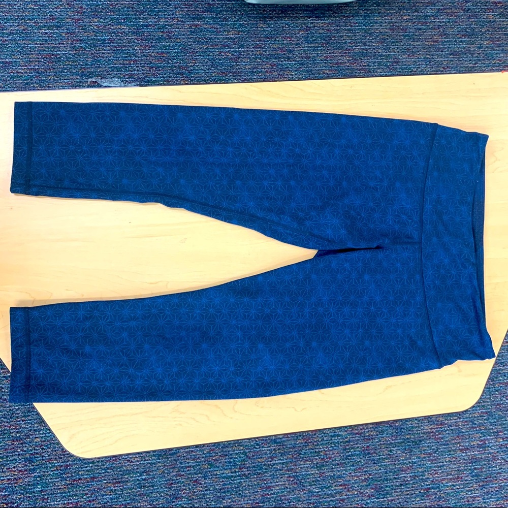 New Lululemon dark blue star crops 8